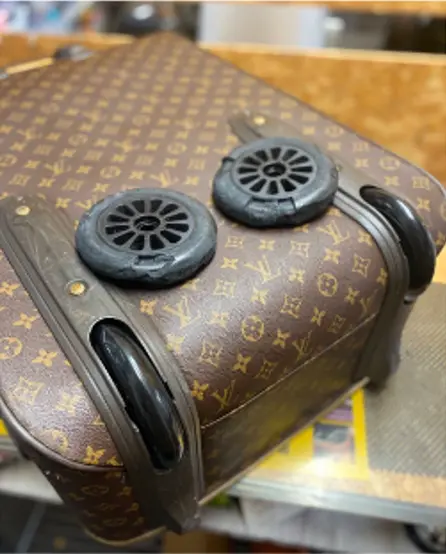 LOUIS VUITTON Louis Vuitton キャスター完全摩耗修理 修理後