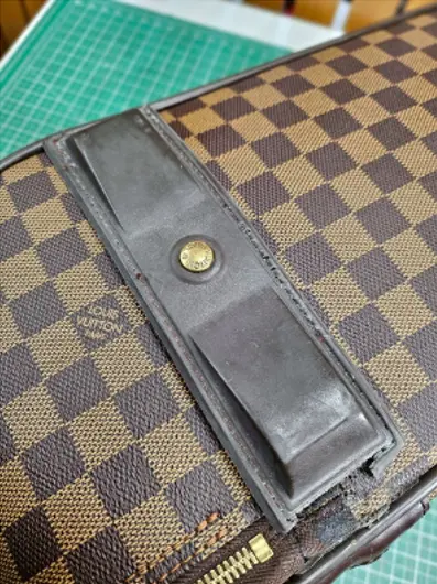 LOUIS VUITTON Louis Vuitton ゴムヒンジ変形修理 修理前