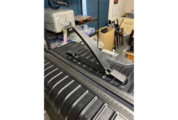 RIMOWA サルサ(旧モデル)樹脂ハンドル交換 修理前