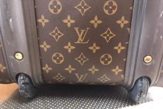 LOUIS VUITTON Louis Vuitton キャスター破損修理 修理前