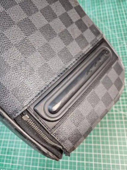 LOUIS VUITTON Louis Vuitton ゴム部品裂け修理 修理前