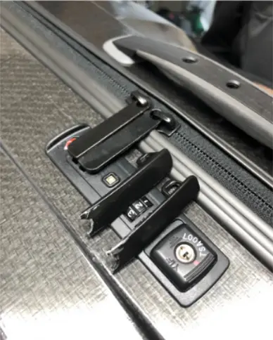 Samsonite コスモライト スライダー取っ手破損修理(引き手交換) 修理後
