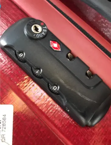 Samsonite コスモライト ロック破損修理(形状違い代用品交換) 修理前