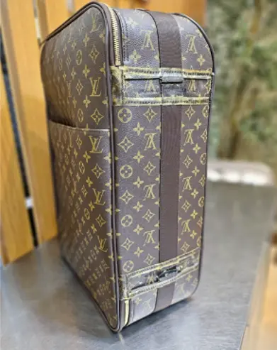 LOUIS VUITTON Louis Vuitton ゴム部品外れ修理(本革交換) 修理前