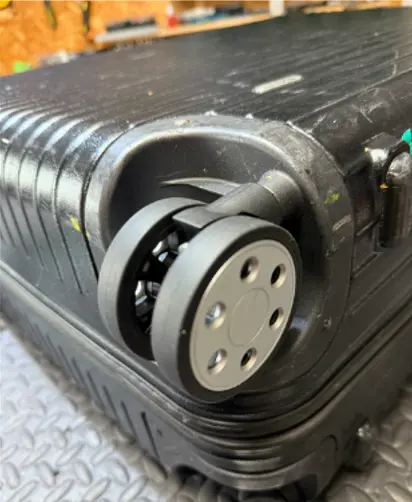 RIMOWA 64mmキャスター交換(純正同等パーツ対応) 修理後