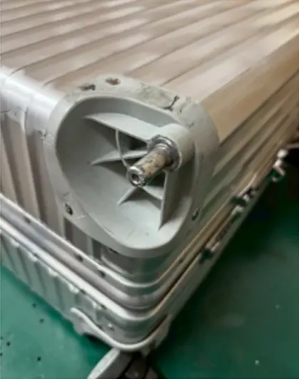 RIMOWA クラシックフライト 50mmキャスター ハウジング交換（ベース修理）