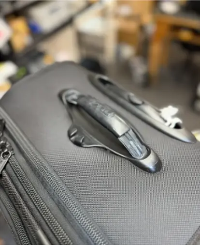 TUMI TUMI 樹脂ハンドルぐらつき修理 修理前