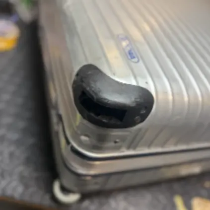 RIMOWA キャスター交換修理 修理前