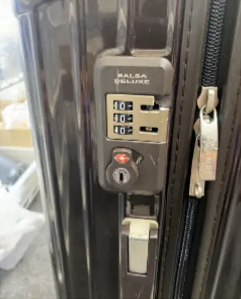 RIMOWA サルサデラックス ロック交換(ポリカーボネートケース) 修理前