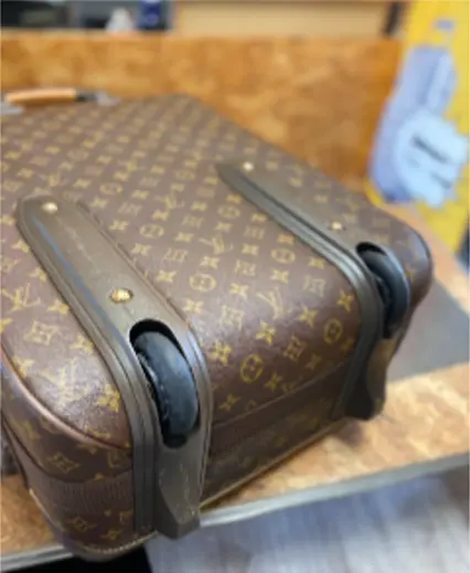 LOUIS VUITTON Louis Vuitton キャスター異音修理 修理前