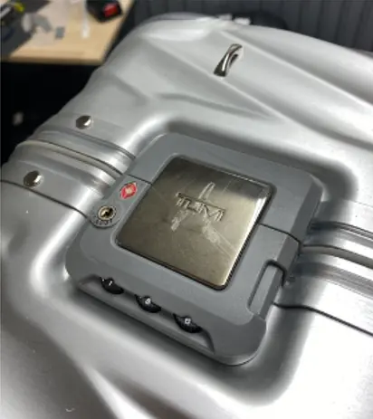 TUMI ロック交換修理（純正対応） 修理前