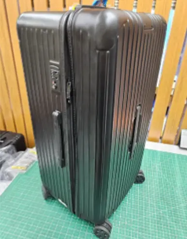 RIMOWA ボディ亀裂修理（広範囲・形成補修対応） 修理後