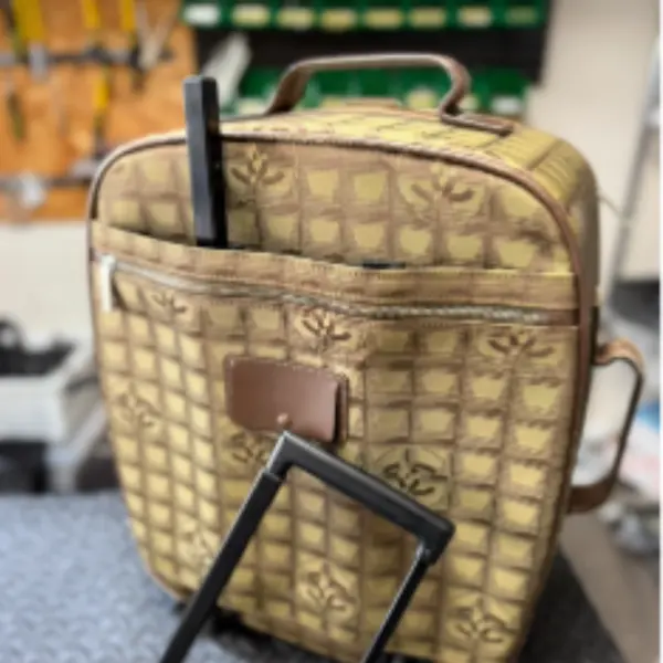 CHANEL 伸縮ハンドル修理（ボタン陥没） 修理前
