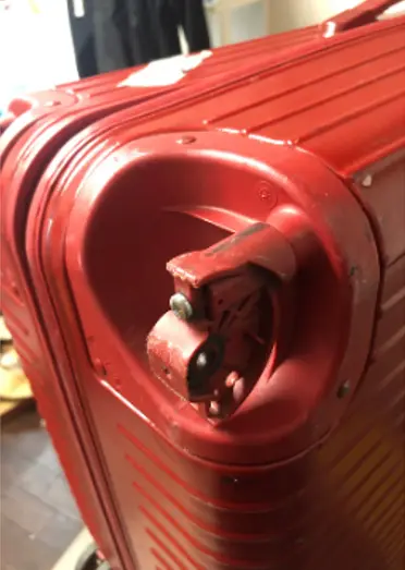 RIMOWA 64mmキャスター交換(純正パーツ使用) 修理前