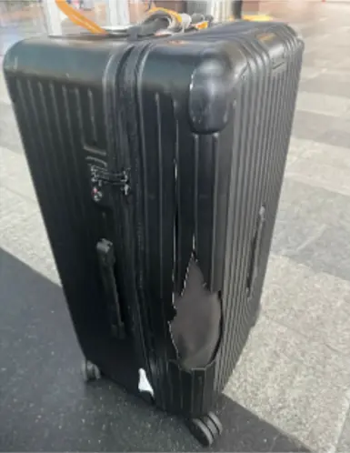 RIMOWA ボディ亀裂修理（広範囲・形成補修対応） 修理前