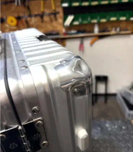 RIMOWA クラシックフライト コーナープレート交換（角パーツ修理）