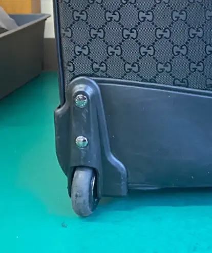 GUCCI キャスター交換修理 修理前
