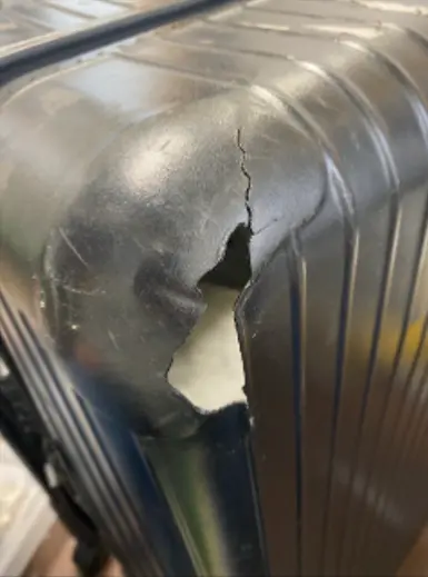 RIMOWA ポリカーボネートボディ補修修理 修理前