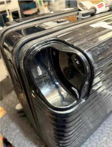 RIMOWA 64mmキャスター ハウジング修理（ベース破損・土台修理） 修理前