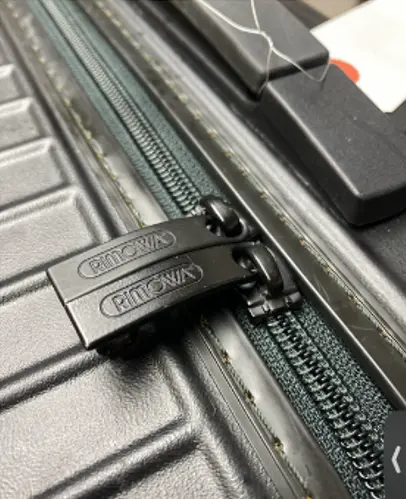 RIMOWA スライダー交換（ファスナー修理） 修理後