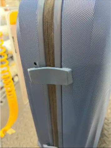 サムソナイト ゴムヒンジ伸び交換修理 修理前