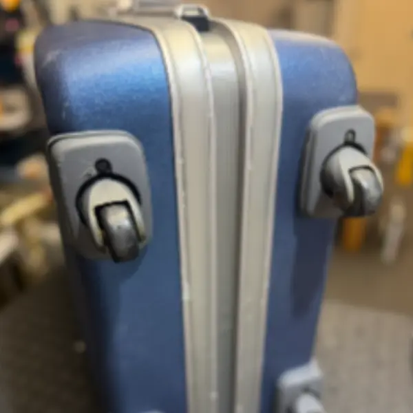 Samsonite キャスター根本交換修理（変形）