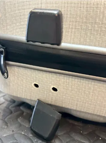 Samsonite コスモライト ゴムヒンジ切れ修理 修理前
