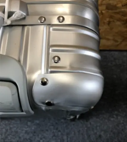 RIMOWA アルミコーナープレート交換(角パーツ修理) 修理後