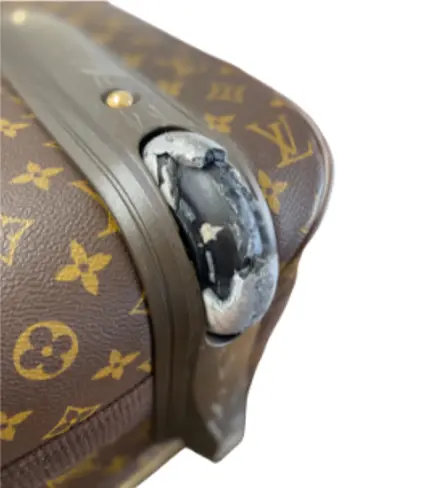 LOUIS VUITTON Louis Vuitton ペガス キャスター交換(摩耗修理) 修理前