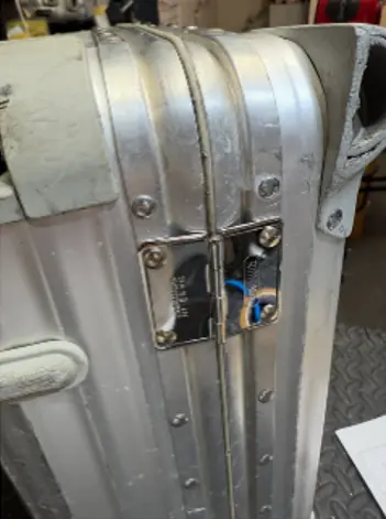 RIMOWA アルミヒンジ交換修理 修理後