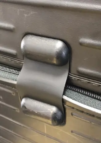 RIMOWA 革ヒンジ交換（レザーヒンジ修理） 修理後