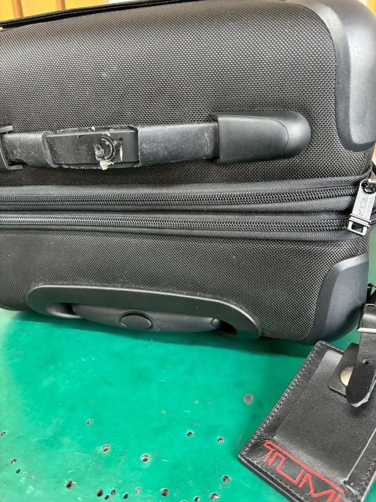 TUMI ケースハンドル交換修理 修理前