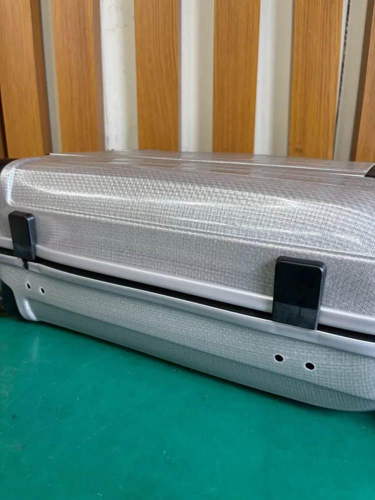 Samsonite ヒンジ交換修理 修理前