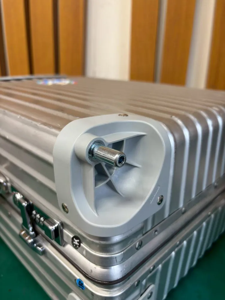 RIMOWA キャスターの土台（ハウジング）修理 修理後