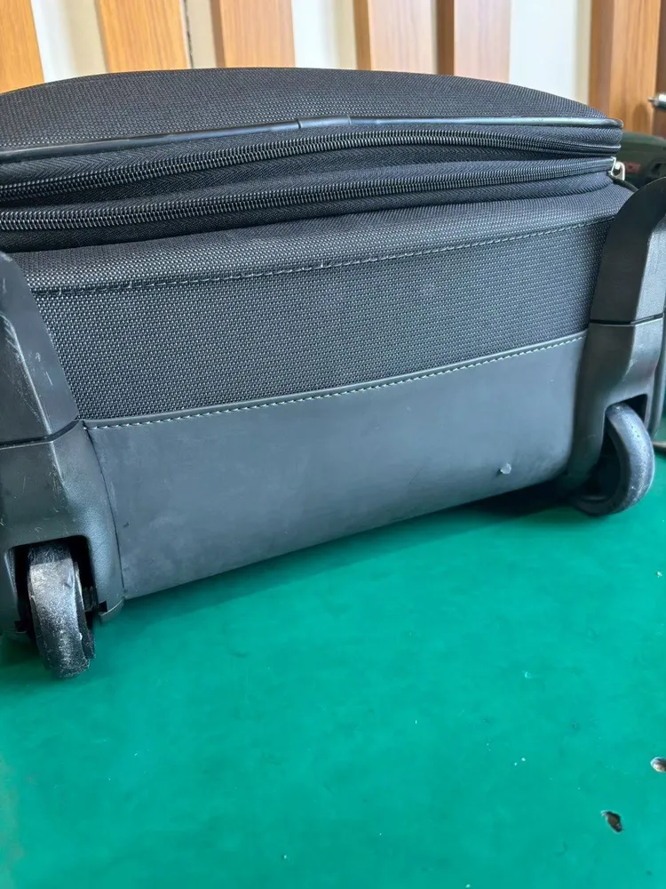 Samsonite キャスター交換修理 修理前