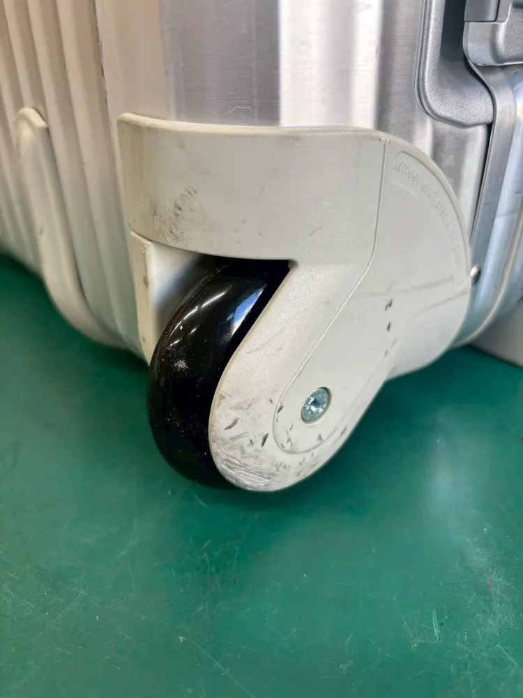 RIMOWA キャスター交換修理 修理後