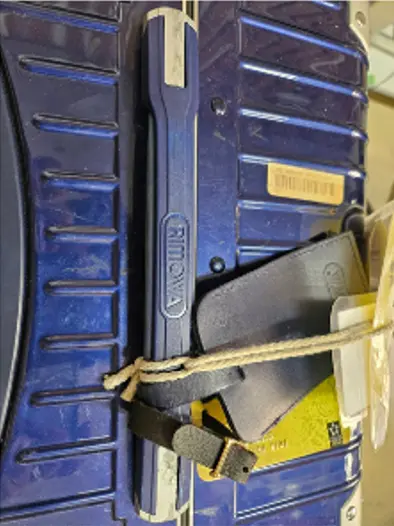 RIMOWA 樹脂ハンドル交換(特殊タイプ・形状違い対応) 修理前