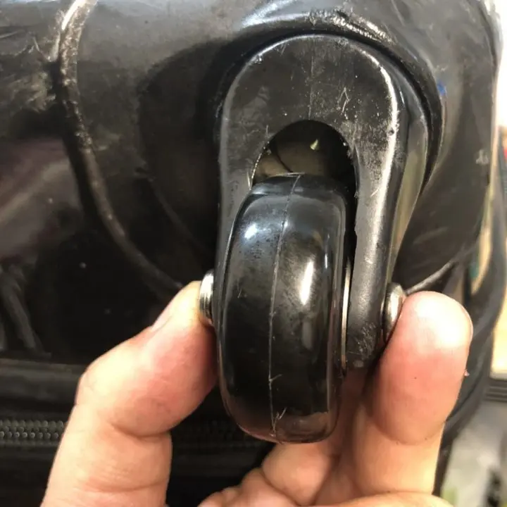 スーツケース キャスター修理後
