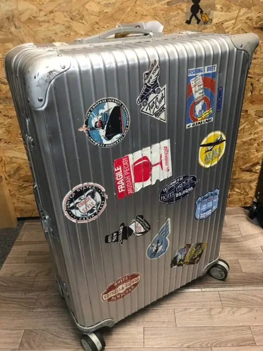 リモワ(RIMOWA)アルミボディー凹み修理