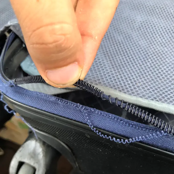 リモワ(RIMOWA)のファスナー修理