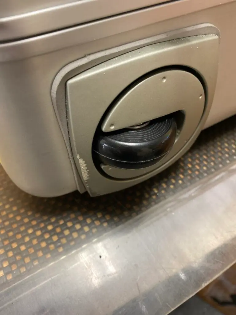 ゼロハリバートン　タイヤ修理