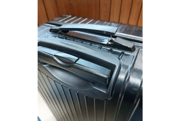 リモワのハンドル修理
