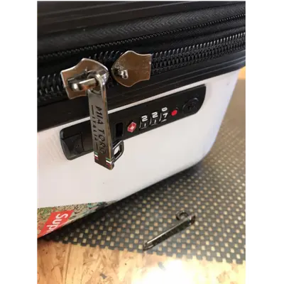 ファスナーが閉まらない、スライダーが壊れた